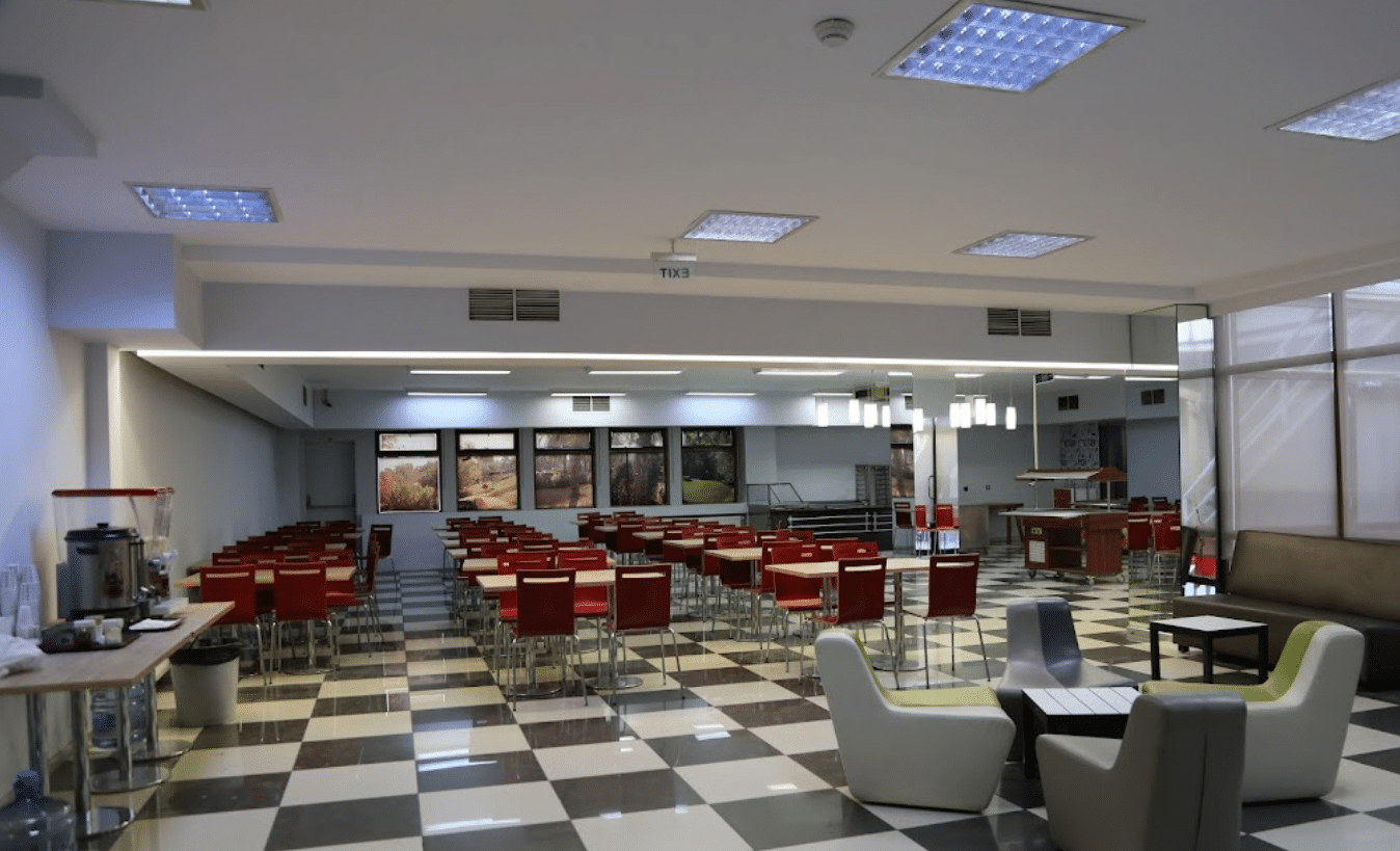 جامعة- إيشك