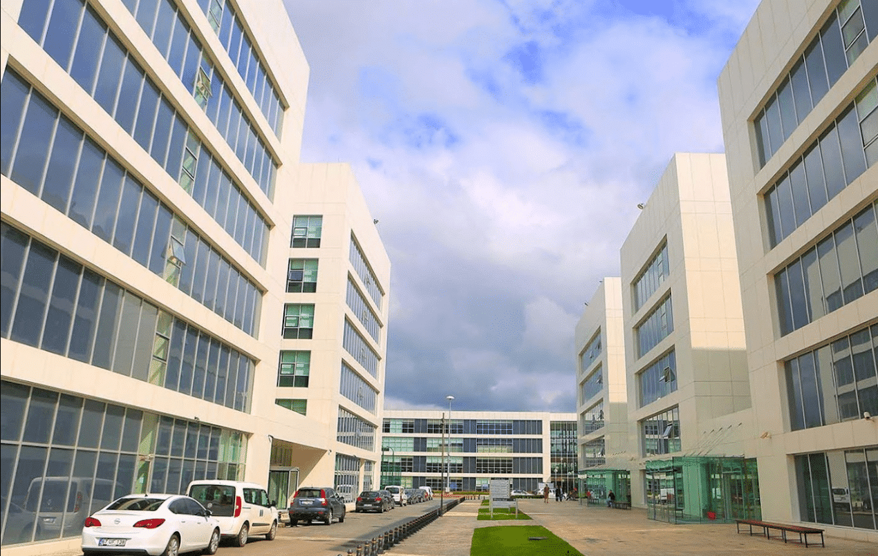 جامعة - اسطنبول ميديبول