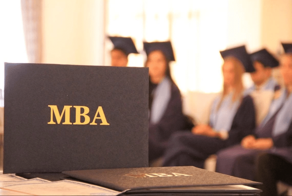 ما هي تخصصات MBA الماجستير في إدارة الأعمال 2025 المتاحة في تركيا؟