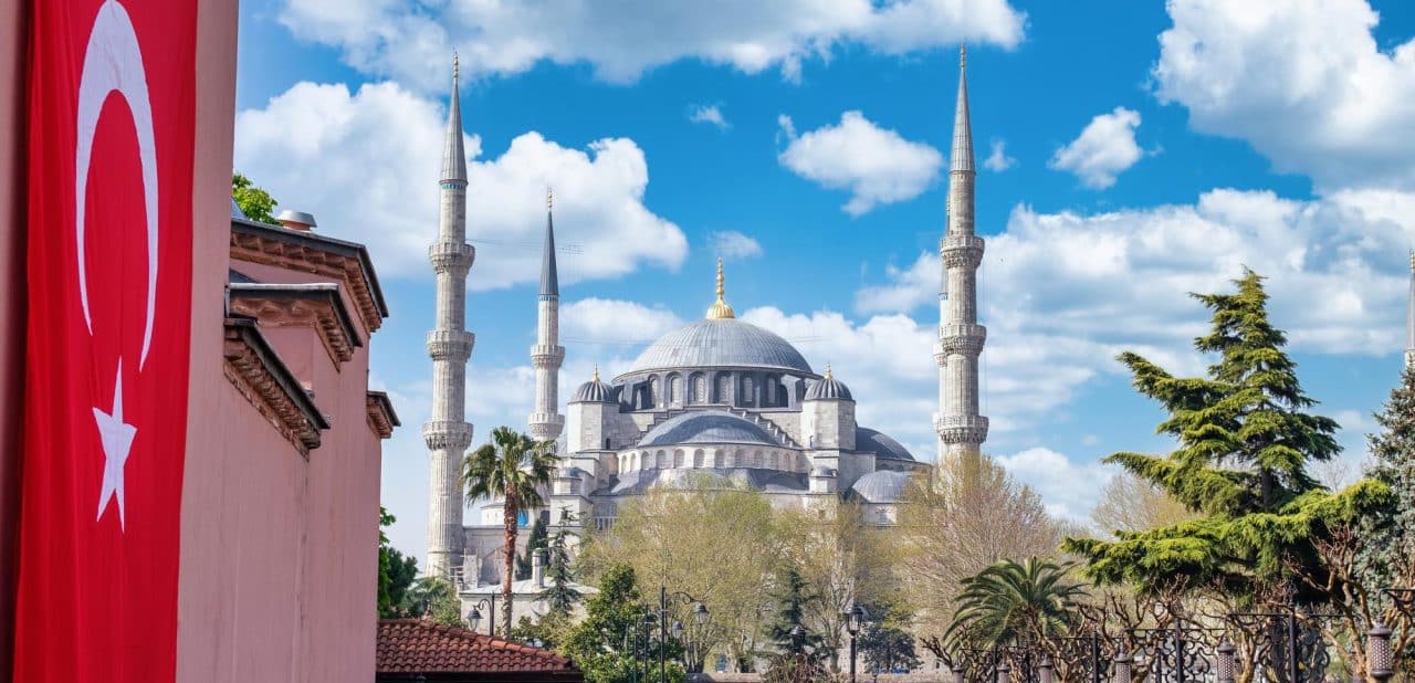 هل الدراسة والعمل في اسطنبول 2025 متاح؟