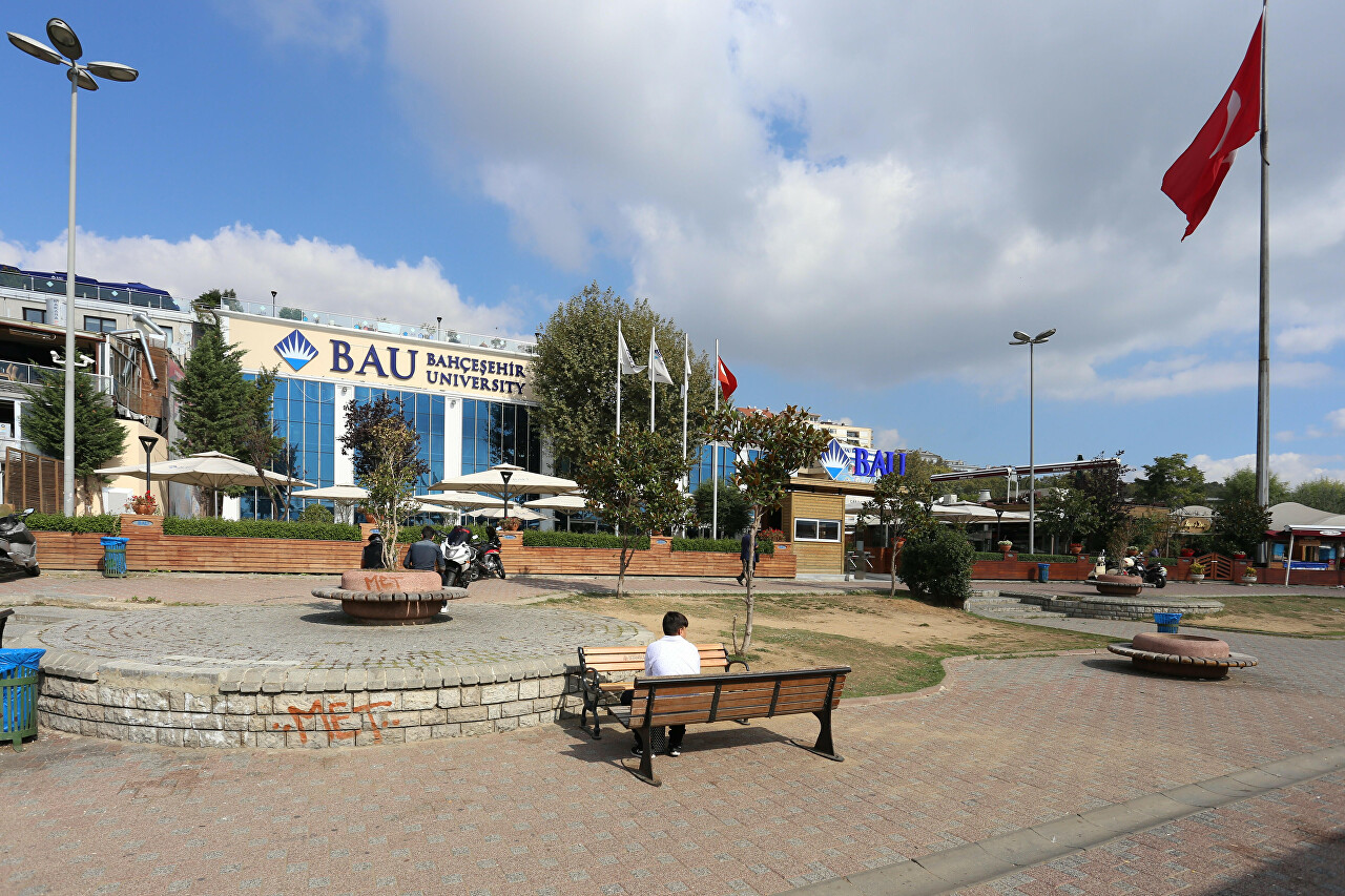 the costs of studying at Bahcesehir University