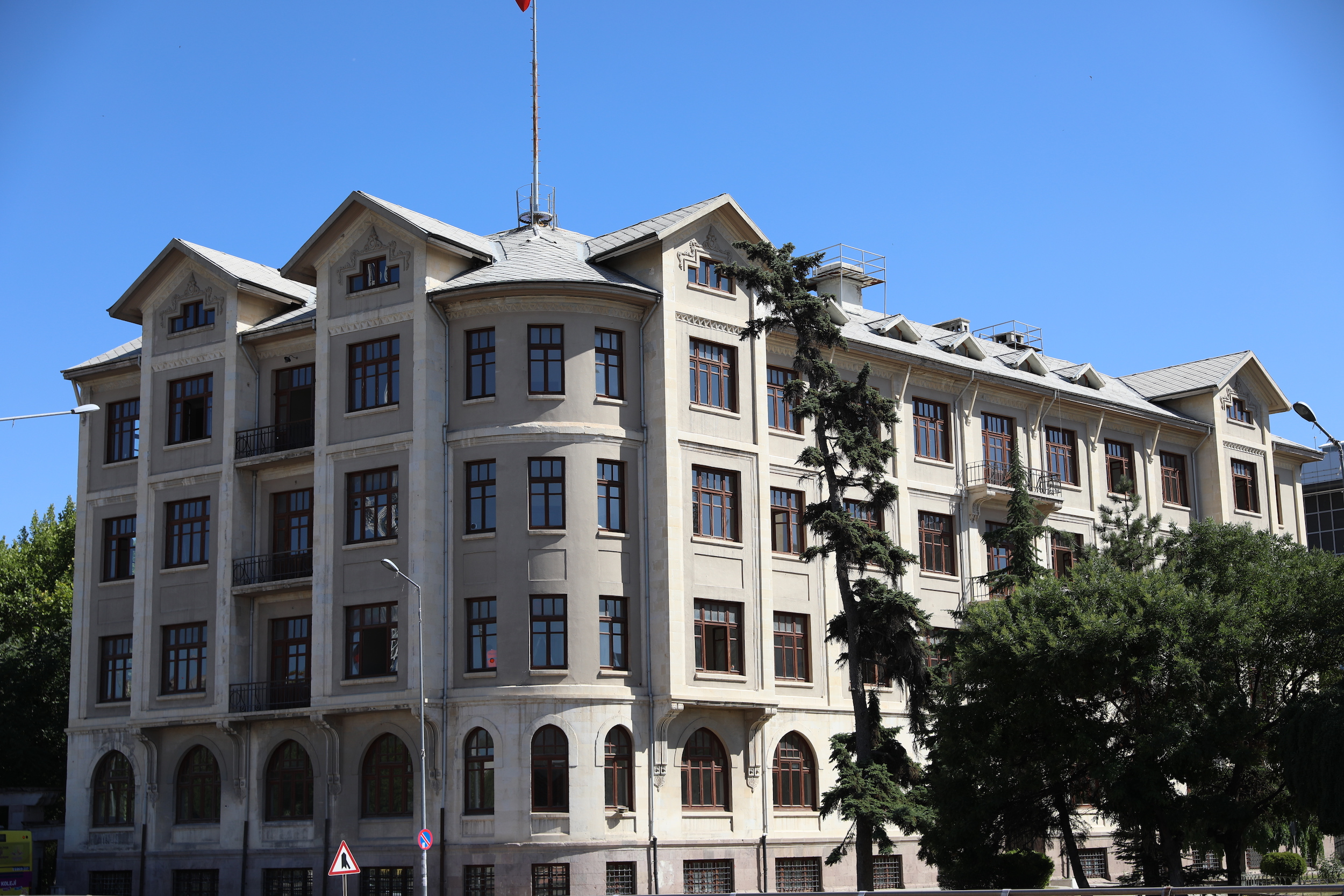 Ankara Medipol University fees