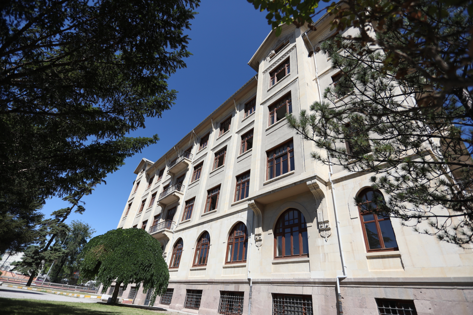Ankara Medipol University fees